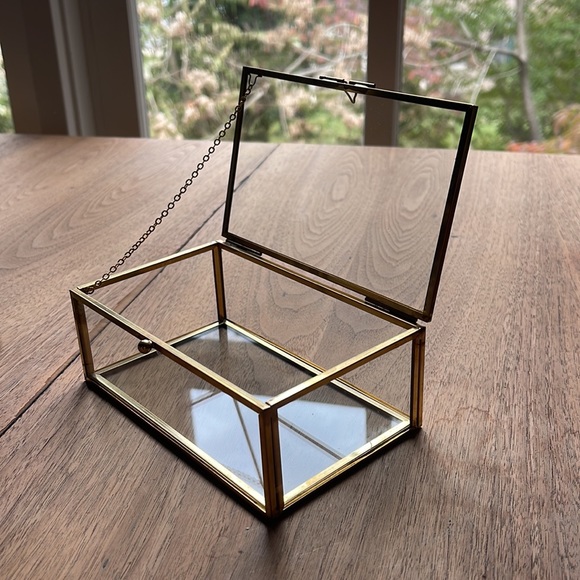 Glass and gold metal frame BOX. 5 3/4” long, 2+” tall, 3 1/2” wide. - Picture 3 of 6